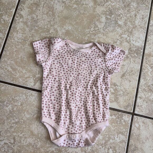 489. Chick pea bodysuit size 3-6 months - Picture 1 of 2